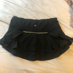 LULULEMON black skirt, no built in shorts!